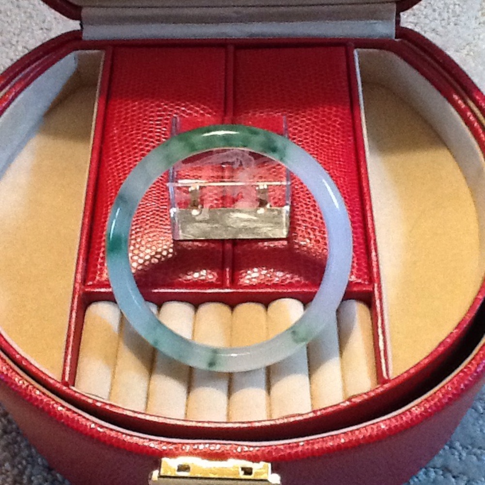 Translucent Green Jade Bangle